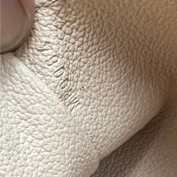 Pre-Loved Louis Vuitton Monogram Trousse Toilette 28 COSMETIC POUCH BAG - Picture 9 of 10